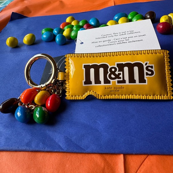 🌟 SOLD 🌟M&M’S X KATE SPADE NEW YORK PATENT PU 3D PACKET KEY FOB BAG CHARM 🍬 - Picture 2 of 16